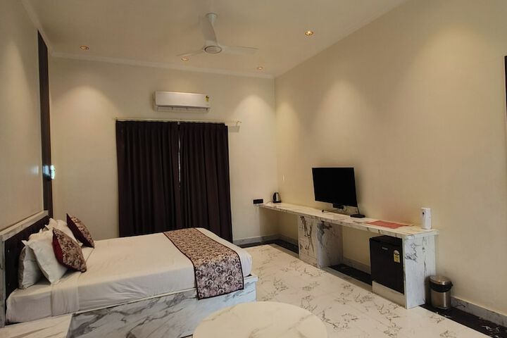 Room 11 of 42