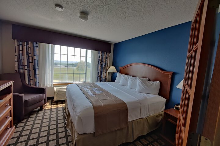 1 King Bed Business Room (21 of 25)