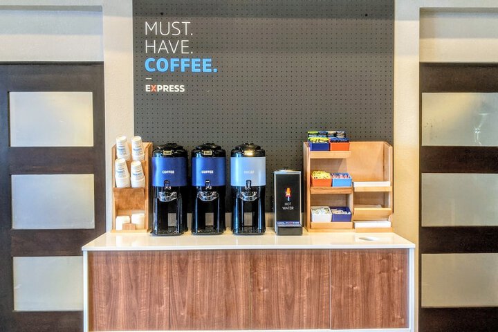 Breakfast/Coffee Service 23 of 40