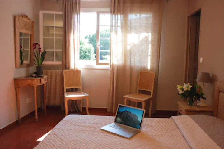 Room 6 of 19