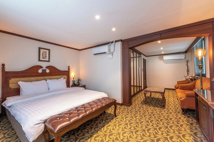Room 10 of 100