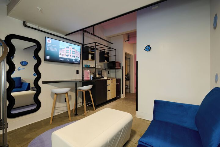 Room 48 of 92
