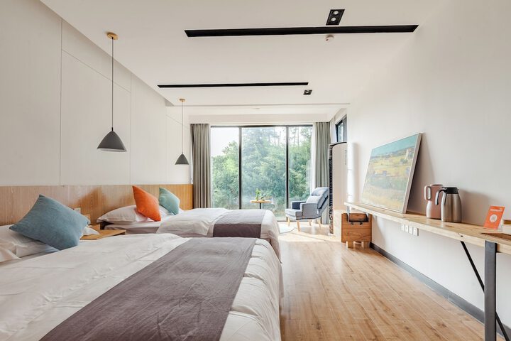 Room 8 of 28