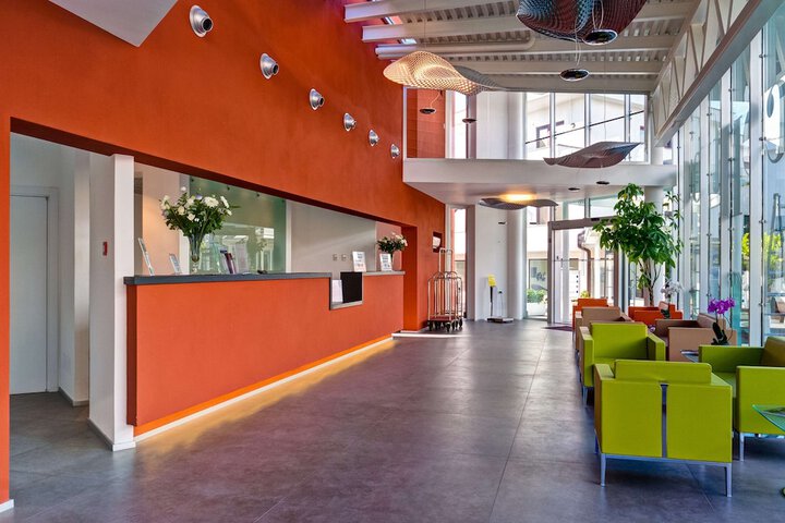 Guest Lobby