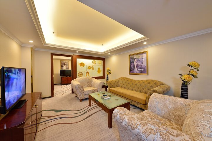 Room 12 of 81