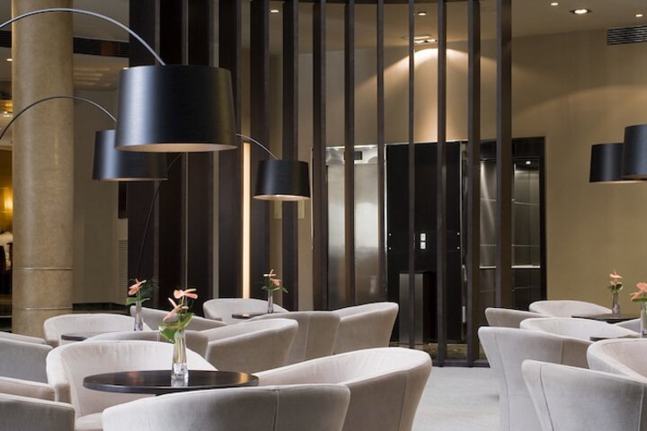 Entrance & Lobby