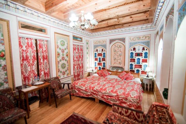 Room 25 of 83