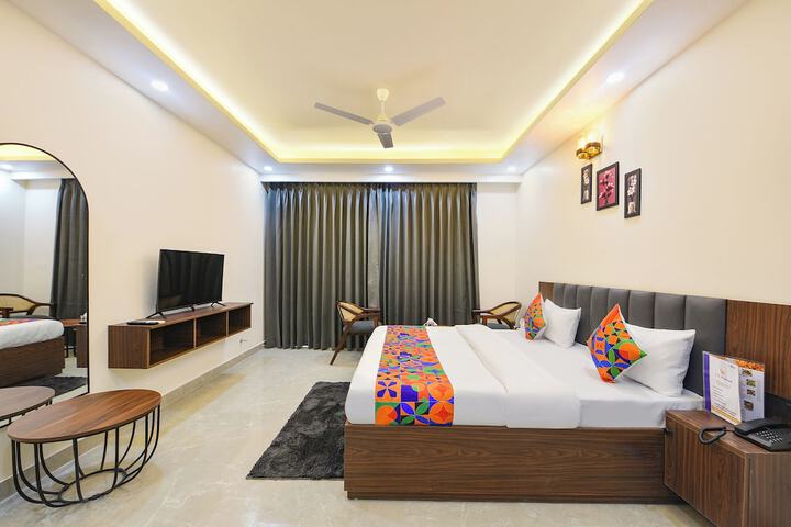 Room 15 of 36