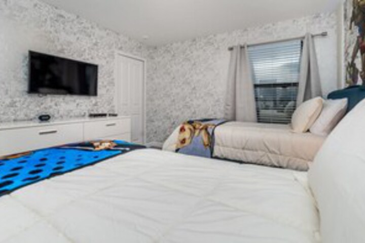 Room 25 of 43
