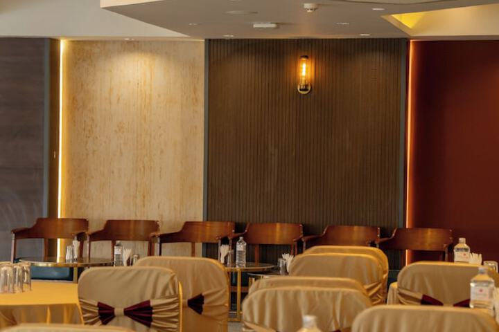 Ballroom/Hall 112 of 126