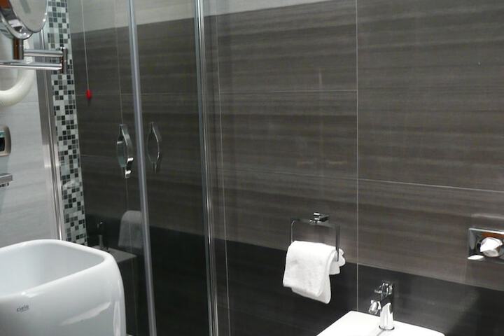 Room 42 of 65