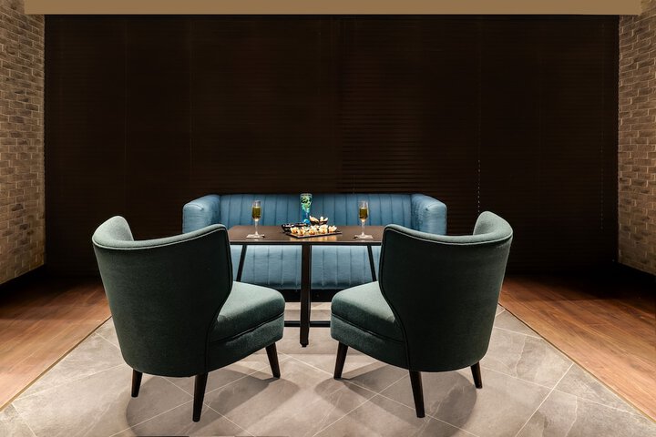 Lounge 52 of 94