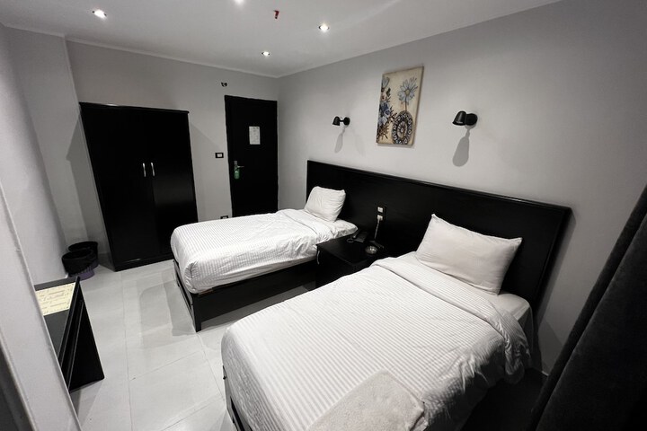 Room 16 of 107
