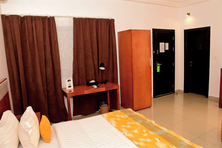 Room 30 of 74