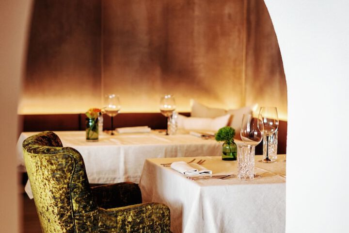 Dining 60 of 79