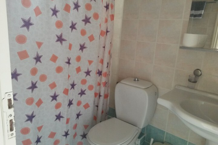 Room 8 of 95