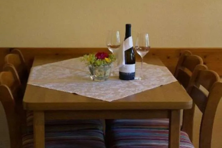 Dining 16 of 18