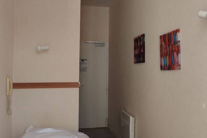 Room 5 of 25