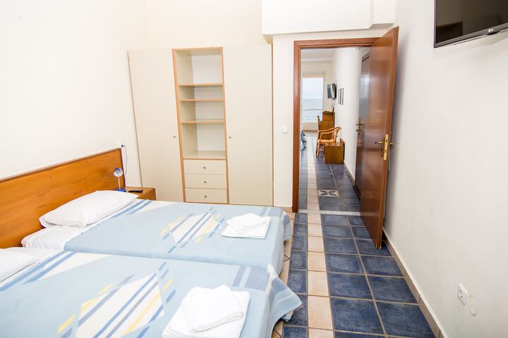 Room 12 of 64