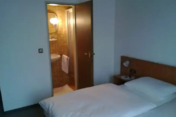 Room 3 of 5