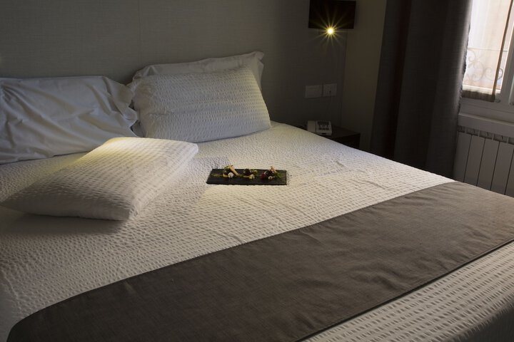 Room 8 of 43