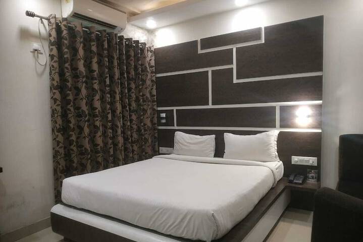 Room 3 of 25