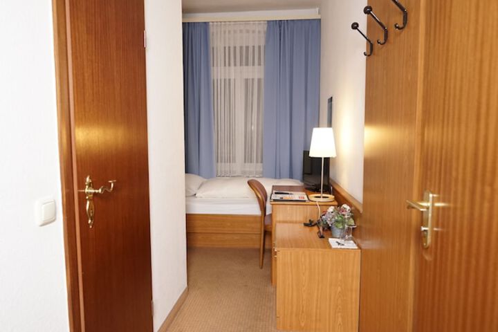 Room 13 of 50