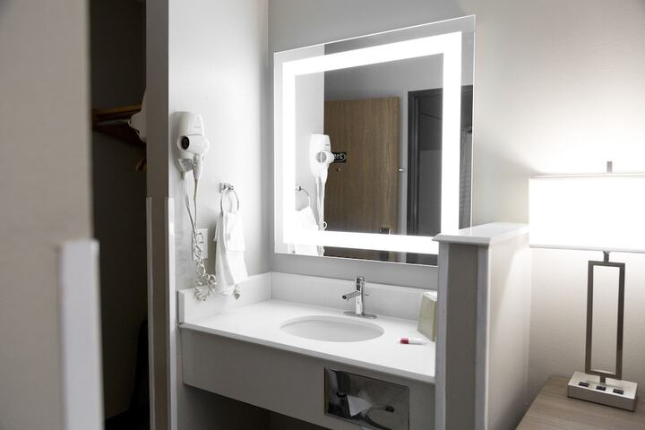 Bathroom sink
