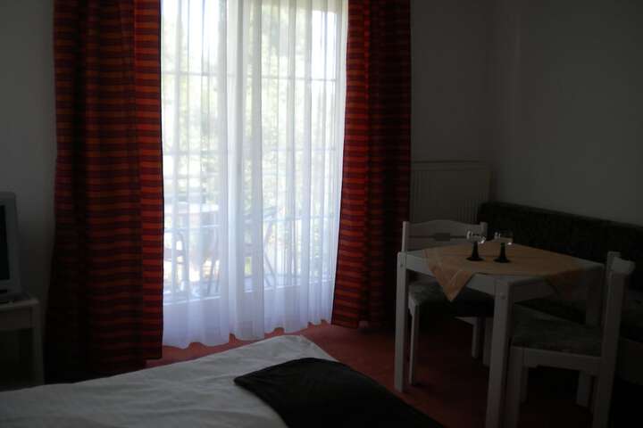 Room 13 of 39