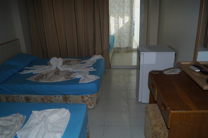 Room 9 of 32