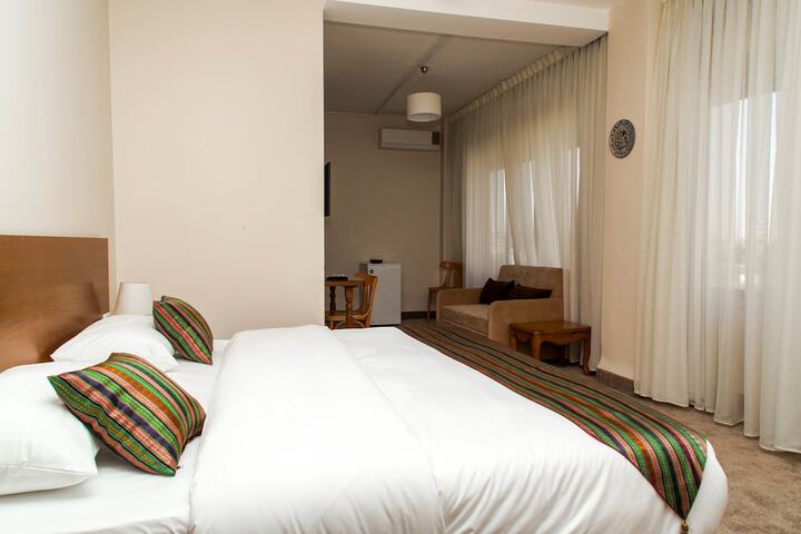 Room 10 of 34