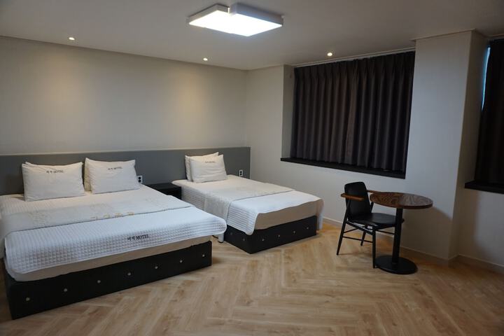 Room 2 of 9