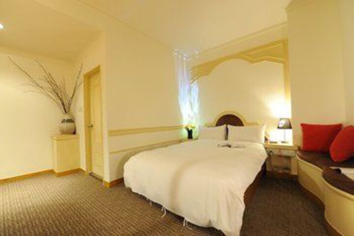 Room 8 of 42