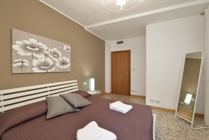 Room 30 of 34