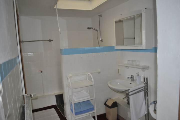 Room 20 of 33