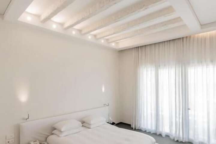 Room 8 of 23
