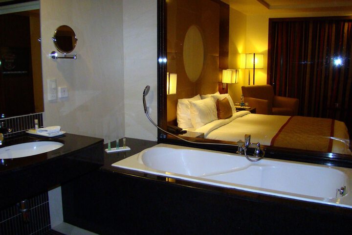 Room 18 of 46