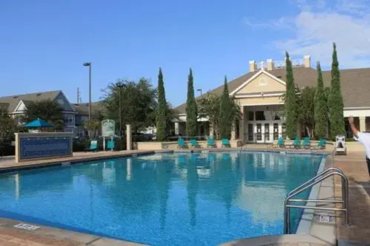Pool 11 of 25