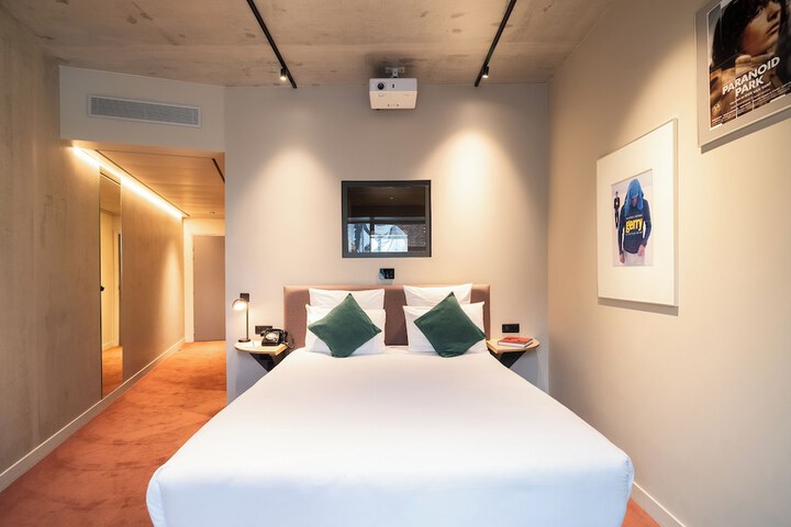 Room 9 of 46