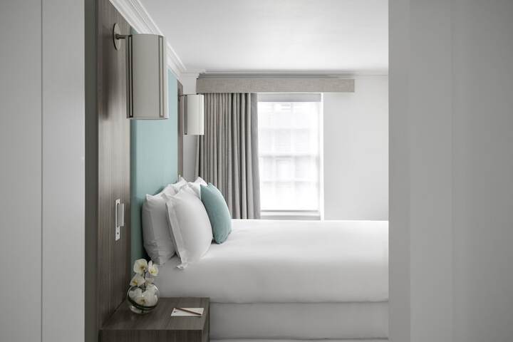 Room 37 of 250