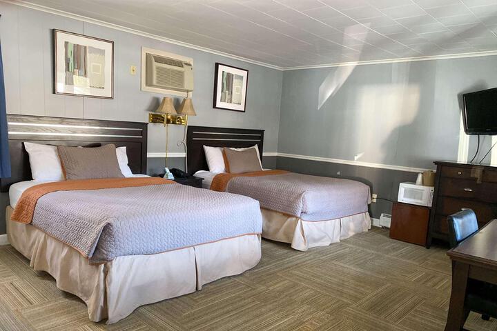 2 Queen Beds Upper Floor (1 of 16)