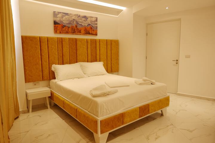 Room 19 of 38