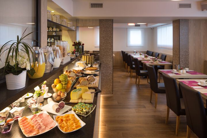 Breakfast/Coffee Service 47 of 78