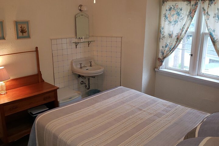 Room 45 of 215
