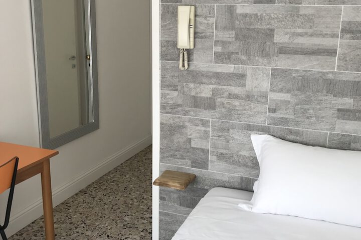 Room 7 of 37