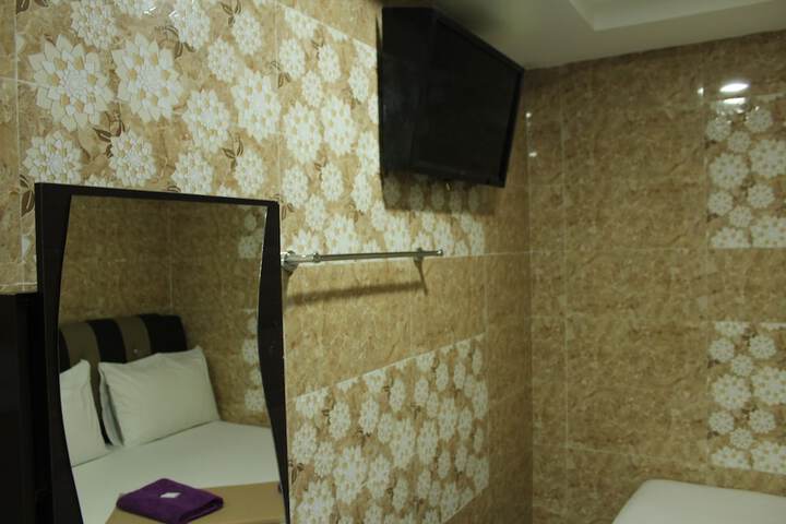 Room 8 of 32
