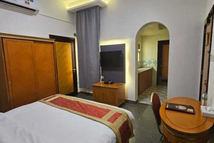 Room 12 of 46