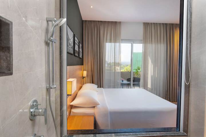 Room 10 of 24