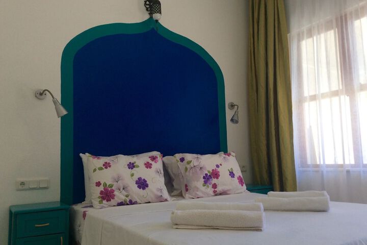 Room 3 of 144