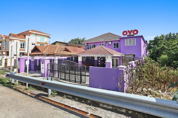 OYO 90873 Travellers Inn